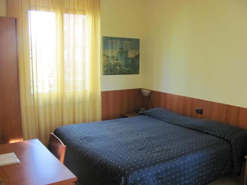 1 queen bed, 1 twin bed