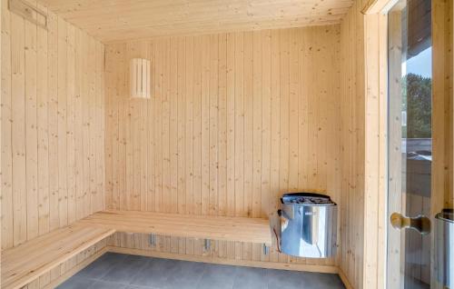 Masažna kad, Nice Home In Hvide Sande With Sauna in Hvide Sande