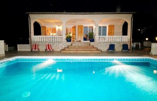 Villa & private swimming pool, 20 min from beach