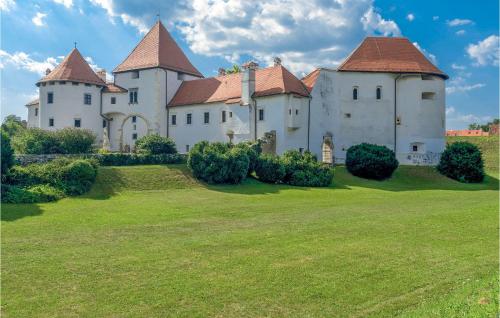 Nice Home In Lepoglava With Outdoor Swimming Pool