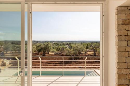Villa Panitria with Infinity Pool in オストゥーニ
