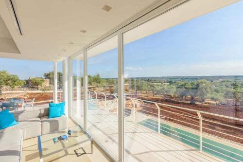 Villa Panitria with Infinity Pool in オストゥーニ