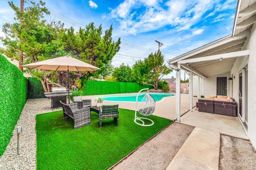 B&B Los Angeles - Oasis Modern 4BR House W/ Pool & Fireplace - Bed and Breakfast Los Angeles