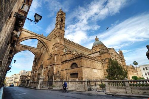 Palermo home cathedral apartment