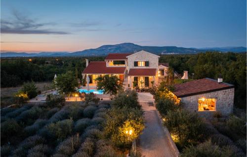 Nice Home In Sibenik With Jacuzzi