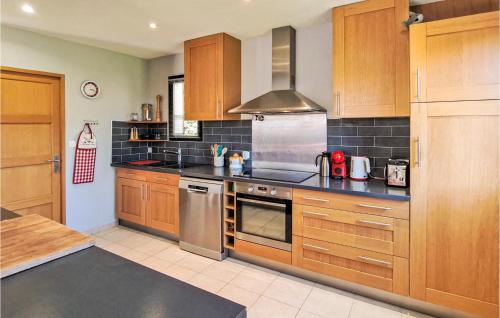 Konyha, Awesome Home In Gonneville-S-Honfleur in Gonneville Sur Honfleur