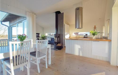 Stunning Home In Borgholm With Wifi