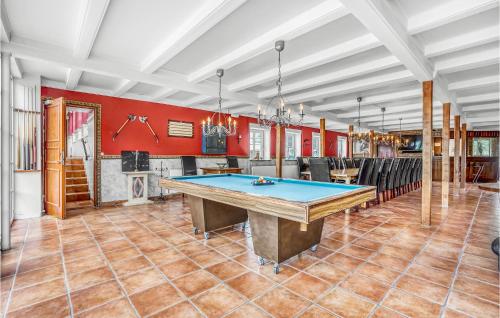  Beautiful Home In Nrre Aaby With Indoor Swimming Pool, Private Swimming Pool And 18 Bedrooms in Føns