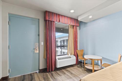 Regency Inn Near Boardwalk & Hurlburt Field - image 7
