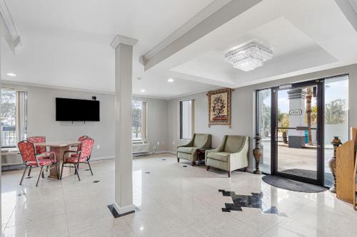 Regency Inn Near Boardwalk & Hurlburt Field - image 12