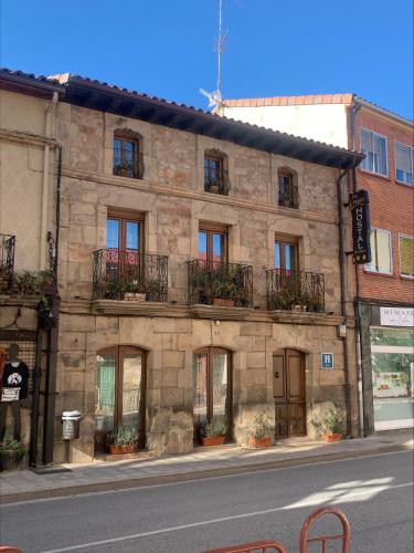  Hostal Rural Las Nubes, Salas de los Infantes bei Nebreda