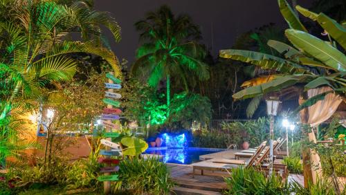 Zwembad, Pousada Canoa Caicara Ilhabela in Cocaia