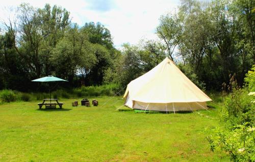 The Meadows Bell Tents - Hotel - Clare