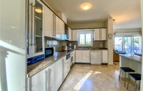 Gorgeous Home In Orihuela Costa - image 3