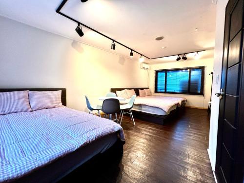3 double beds