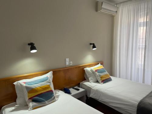 2 twin beds