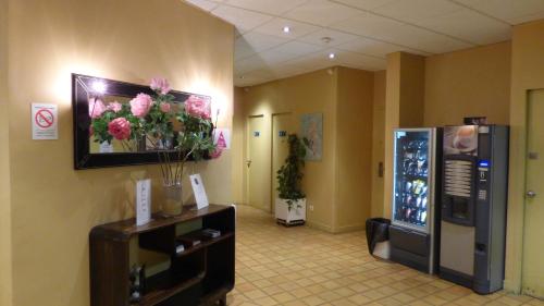 Central Hotel – Créteil, CA
