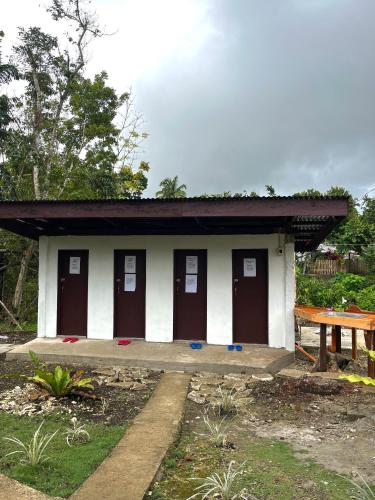 Roca's Homestay Backpackers Chalet Room Type - Twin Room with Garden View