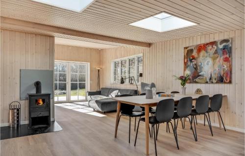  Beautiful Home In Vejby With Kitchen in Vejby