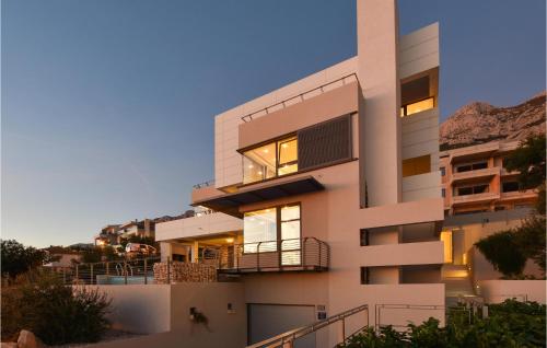 Amazing Home In Makarska With Kitchen