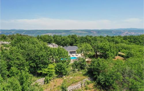 Beautiful Home In Ivanbegovina With Kitchen