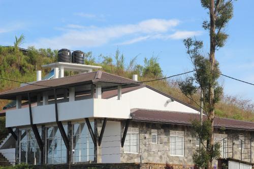 Tranquil Ridge Hilltop Bungalow