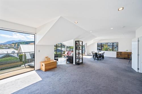 Apartment with Lake View image 10