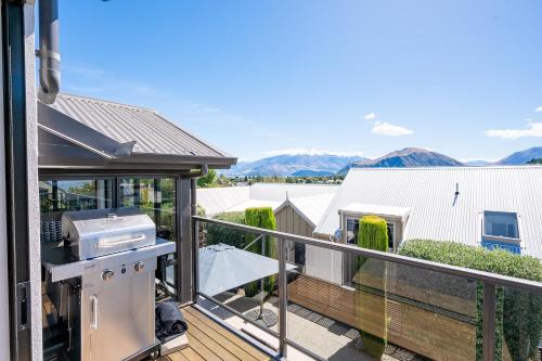 Apartment with Lake View image 6