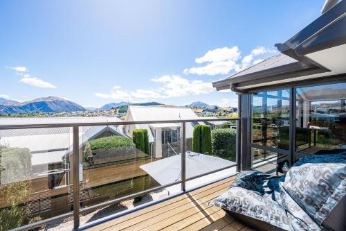 Apartment with Lake View image 4