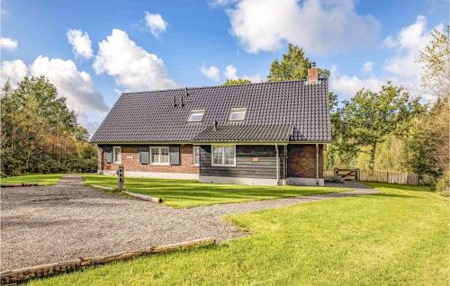 Amazing Home In Rijssen With Wifi