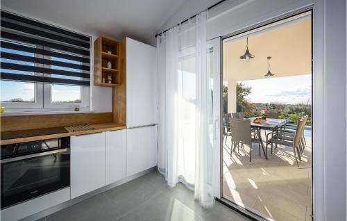virtuve, Amazing Home In Barban in Orihi