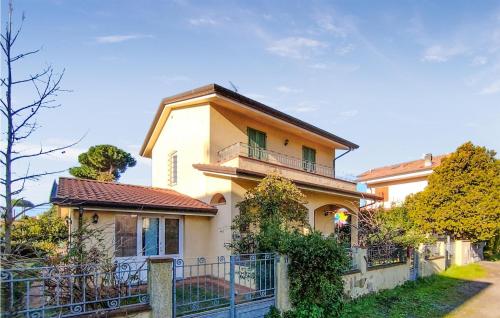 Beautiful Home In Lido Di Camaiore With 4 Bedrooms
