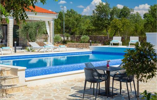 Gorgeous Home In Oklaj With Outdoor Swimming Pool