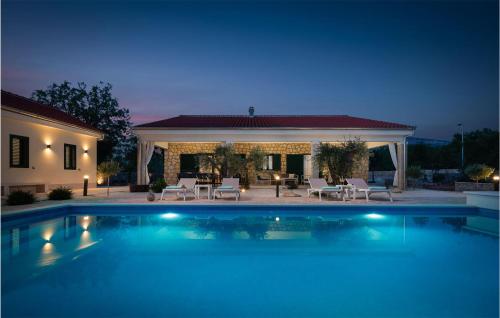 Gorgeous Home In Oklaj With Outdoor Swimming Pool