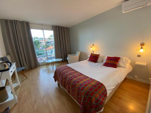 Hotel Le Bon Port Room Type - Double Room with Balcony