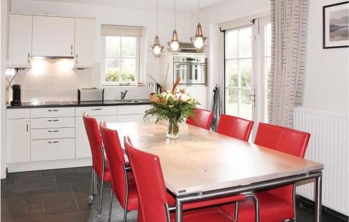 Nice home in Hoge Hexel w/ WiFi and 3 Bedrooms - image 7