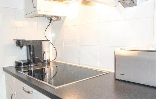Nice home in Hoge Hexel w/ WiFi and 3 Bedrooms - image 12
