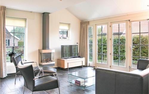Nice home in Hoge Hexel w/ WiFi and 3 Bedrooms - image 9