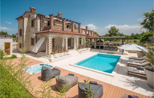 Amazing Home In Cabrunici With 4 Bedrooms, Outdoor Swimming Pool And Jacuzzi - Location saisonnière - Čabrunići