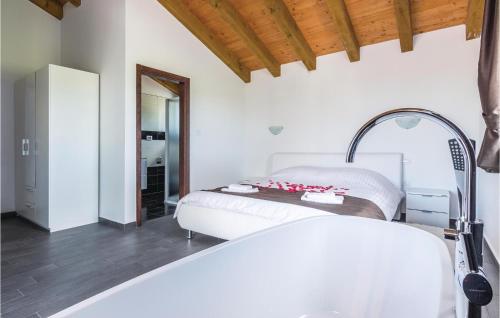 Lovely Home In Bibici With Jacuzzi