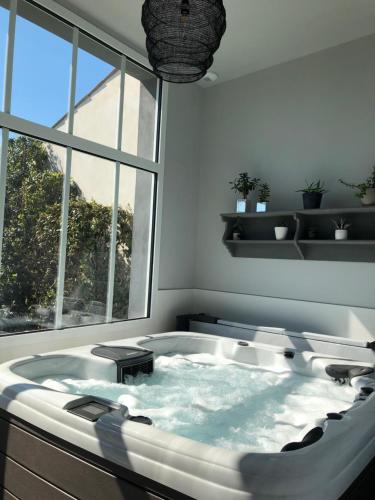 Maison M, chambre privée accès jardin piscine et jacuzzi près de La Rochelle 4