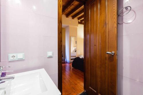 Apartamentos con Patio by Toledo Ap - image 10
