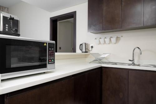 ALH Vacay - 2 Bedrooms in Business Bay - image 6