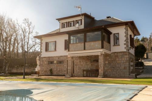 Udvendig, El Robledal - Miraflores de la Sierra in Miraflores De La Sierra