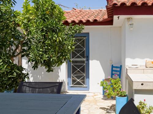 Garden, Summer Garden Studio - village location in Koroni Town Center