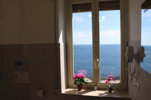 Seascape Rooms - image 4