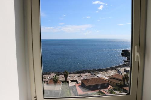 Deluxe Double Room with Balcony and Sea View image 5