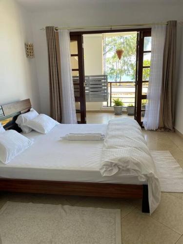 Cozy 2-bedroom beachfront villa-Lamera