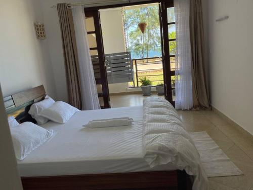 Cozy 2-bedroom beachfront villa-Lamera