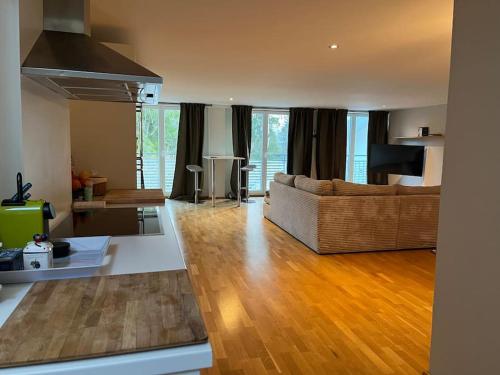 Sonnige Loft mit Terrasse, Ladestation für Elektrofahrzeuge (Sonnige Loft mit Terrasse, Ladestation fur Elektrofahrzeuge) in ฟอยซิสแบร์ก